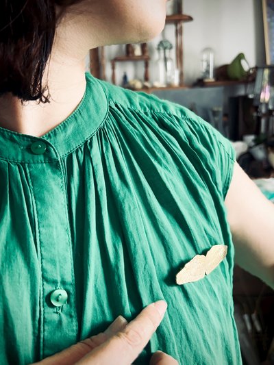 ハンドメイド作品「飛翔の形　翼ブローチ　ꕂハヤブサꕂ」