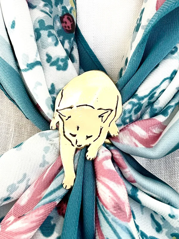 ハンドメイド作品「布で遊ぶ動物たち　〜ふみふみネコのスカーフリング〜」