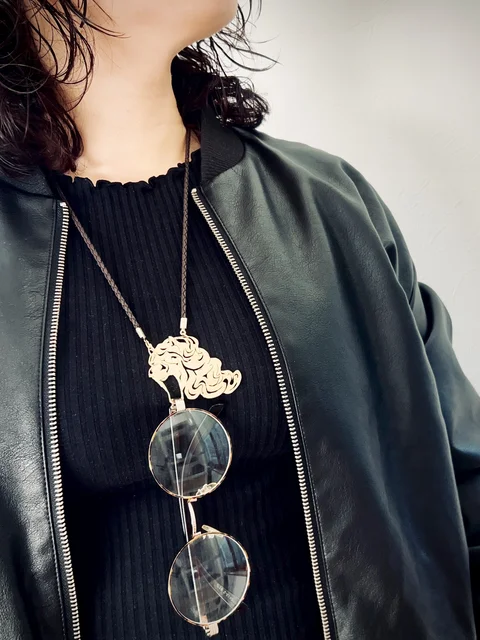 「あくび眼鏡ホルダー　〜ハーフリンガー〜」着用・展示イメージ