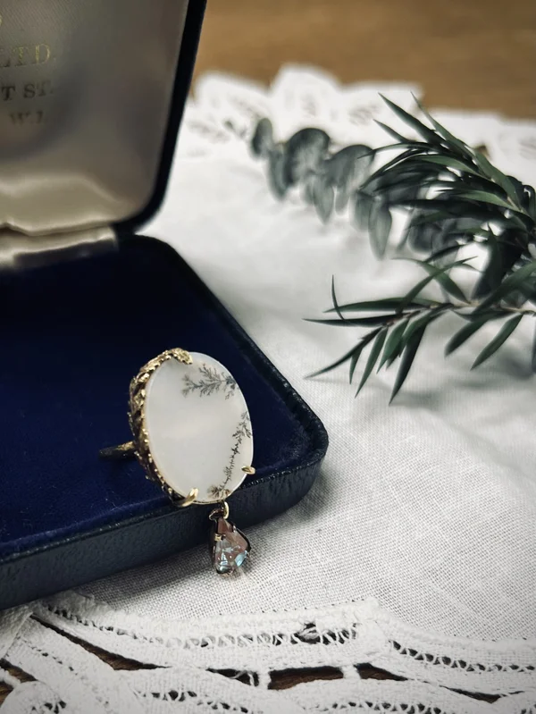 ハンドメイド作品「梢に滴る　〜デンドリティックアゲートとサフィレットのリング〜」