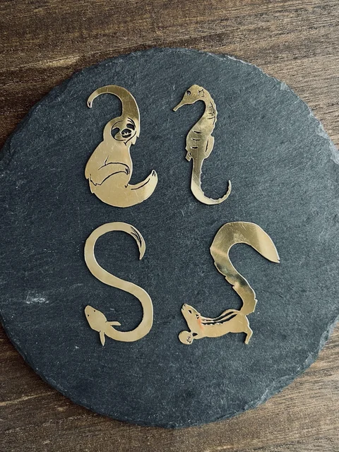 「あべこべS字フック」着用・展示イメージ